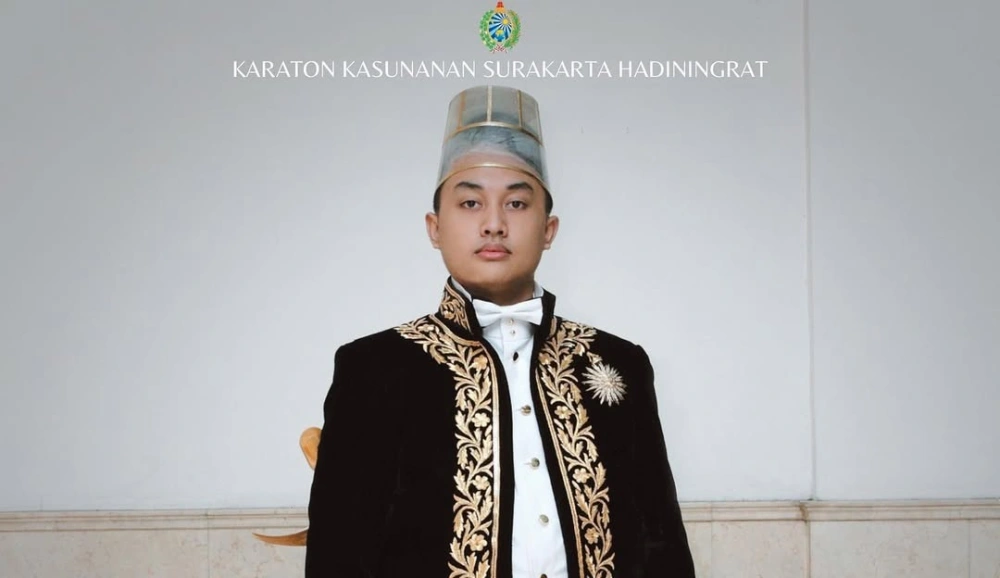 KGPAA Hamangkunegoro kukuhkan diri sebagai Pakubuwono XIV. [Instagram @kraton_solo]